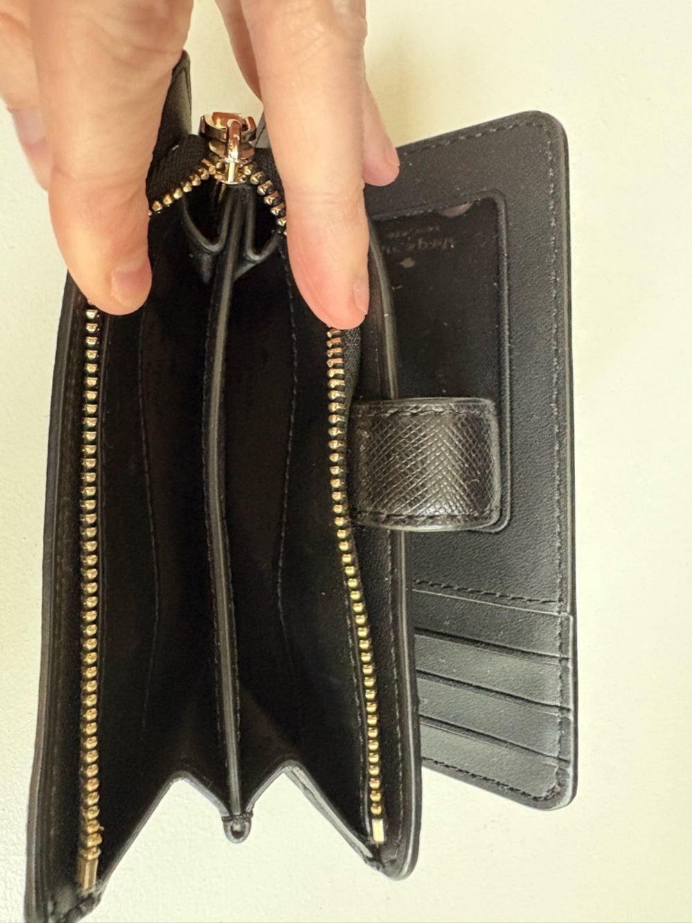 Kate Spade Black Leather Bi-Fold Wallet Medium - Picture 8 of 8